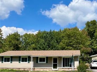516 Robinhood Dr, Aurora, OH 44202