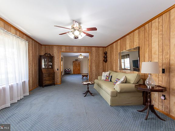 4th image of 806 Hurley Park Dr