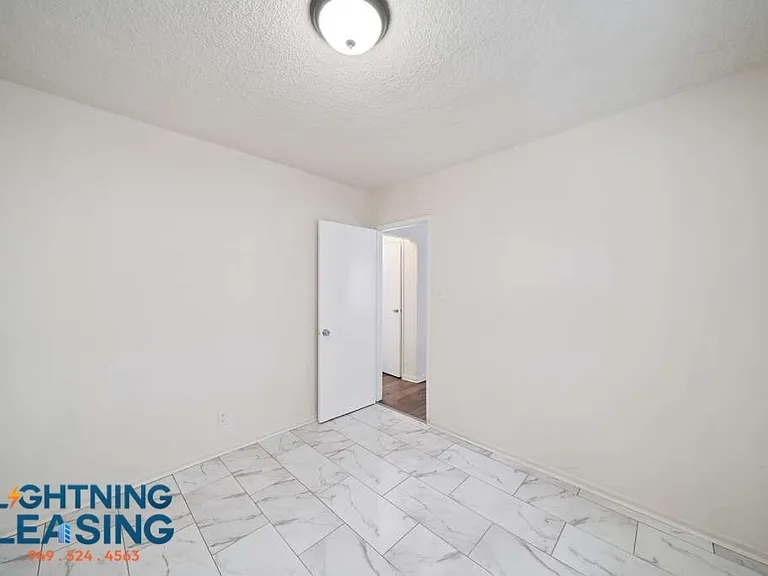 8633 Denver Ave #2 — Photo 5