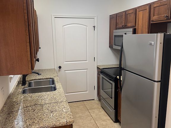 5th image of 222 Parrott Dr Unit 111