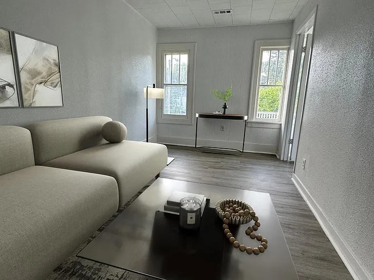 701 E Walnut St #D — Photo 4