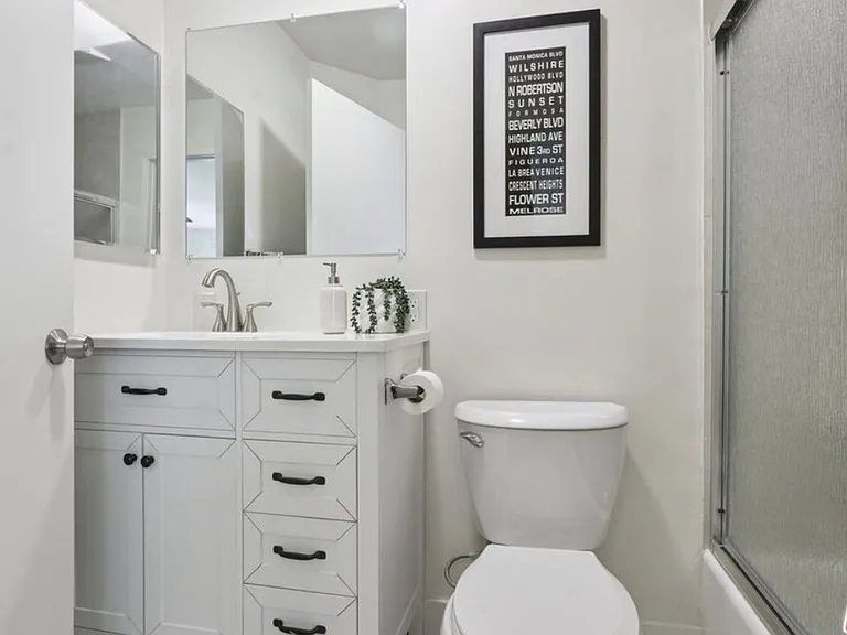 2251 Crenshaw Blvd #1 — Photo 5