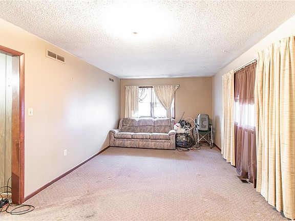 2nd image of 33425 S Bonar Rd