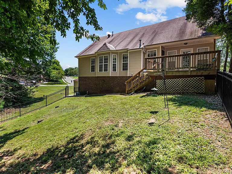4433 Taylor Hall Ln — Photo 33