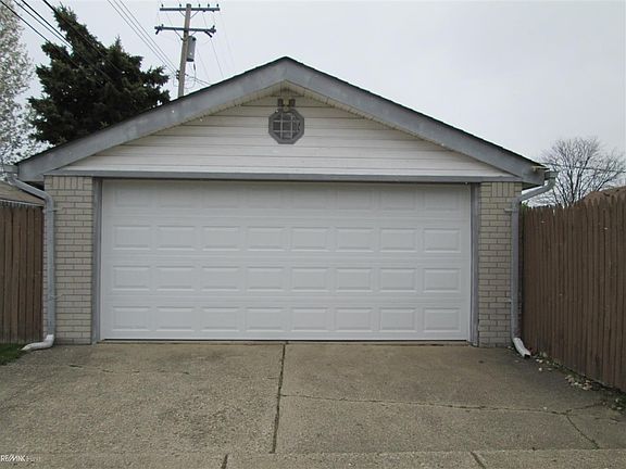 3rd image of 25805 Huron St