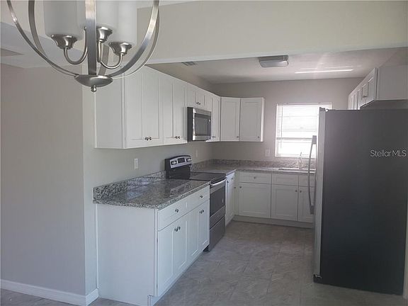 3rd image of 2303 W Flora St