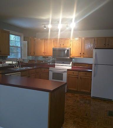 3rd image of 3832 Augusta Dr