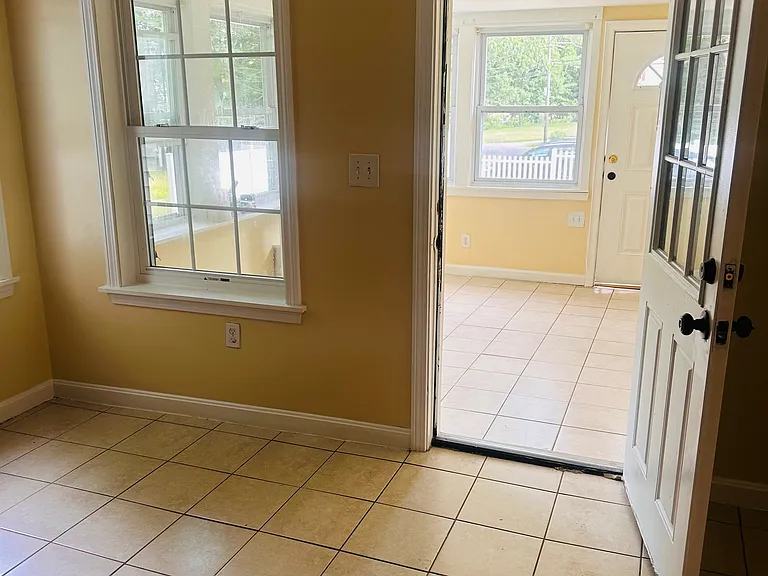 733 Pleasant St #1 — Photo 10