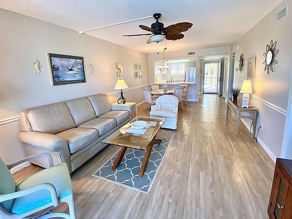 2nd image of 893 Collier Ct #3-202
