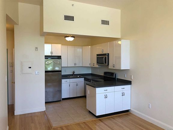 4th image of 303 Main St APT 2B