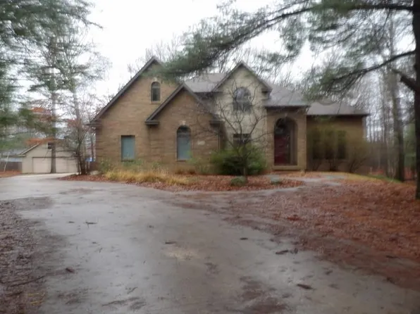 5004 Bristlecone Dr, Midland, MI 48642
