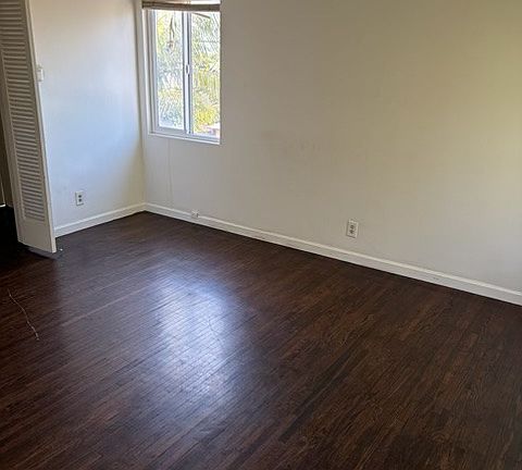 5th image of 5533 W Jefferson Blvd #6