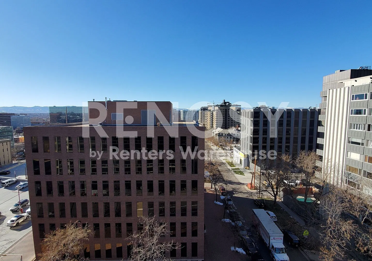 888 N Logan St — Photo 3