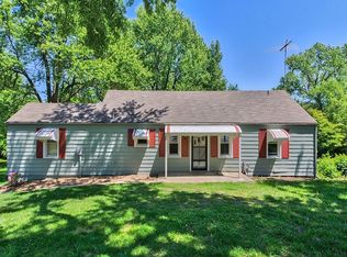 909 S Queen Ridge Dr, Independence, MO 64050