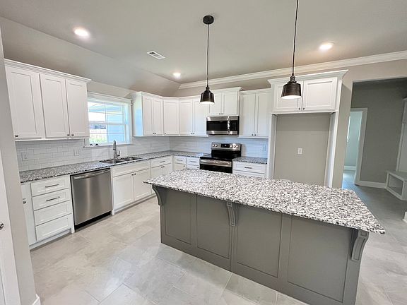 4th image of 2405 Kathryn Ln