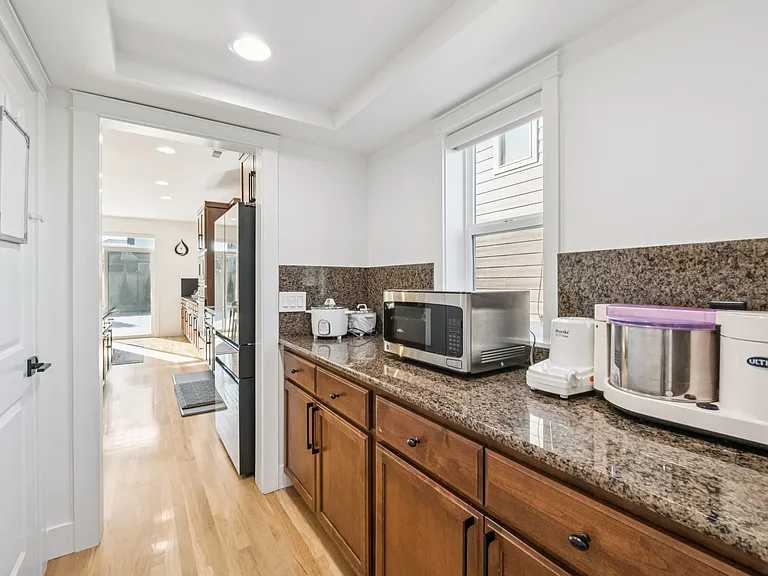 21011 SE 6th Pl — Photo 20