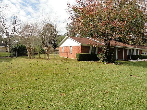 Large, spacious yard.