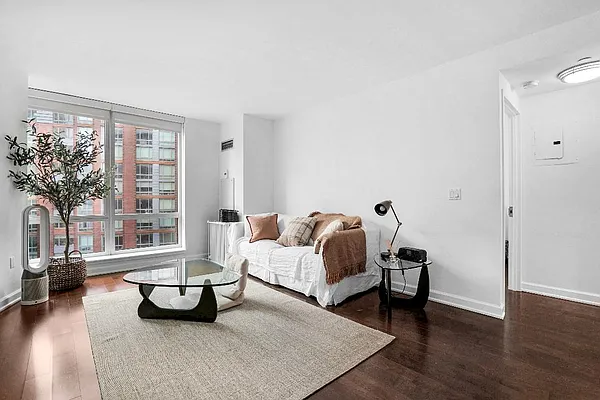 Rented by LW 21 LLC | media 1