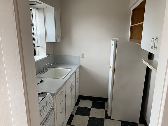 5th image of 829 SE 15th Ave #0B-1Ba-570Sqft
