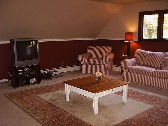 Master suite w/Full Bath