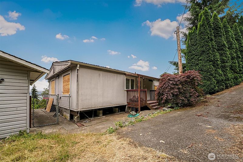 3rd image of 675 Vesper Way