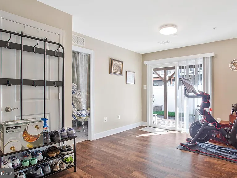 130 Capital Ct — Photo 15
