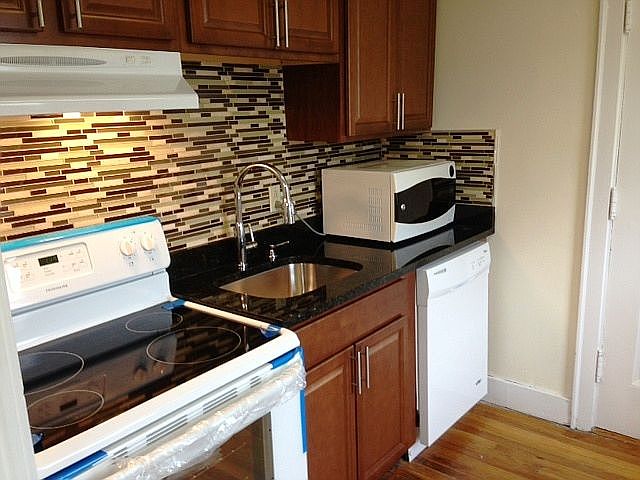 New Kitchen w/ granite