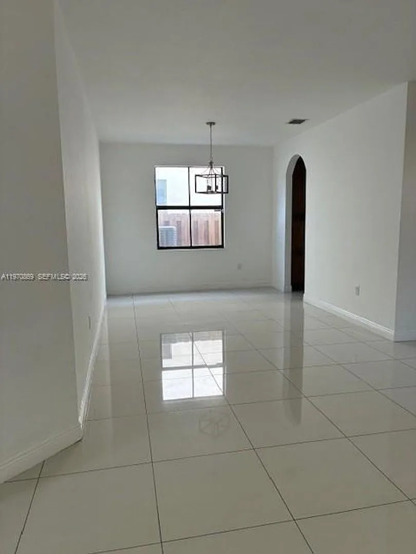 8848 NW 101st Place, Doral, FL 33178 — Photo 4