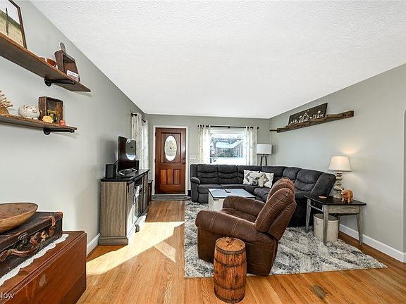 3rd image of 2941 Ravenna Ave