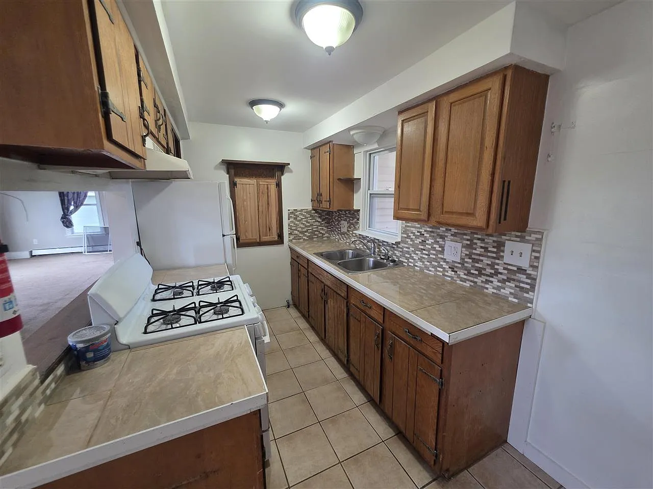 2 bed, 1.0 bath, 700 sqft, $1,300 — Photo 2