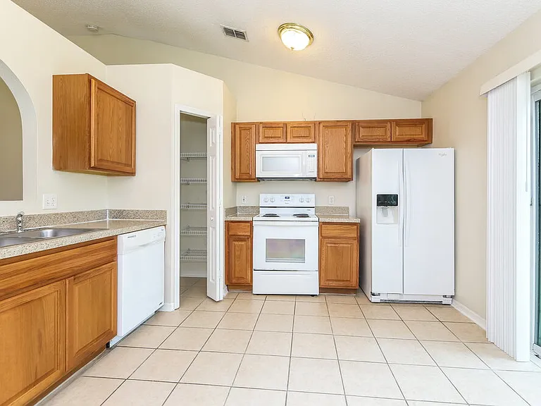 12744 Ashbrook Cir W — Photo 7