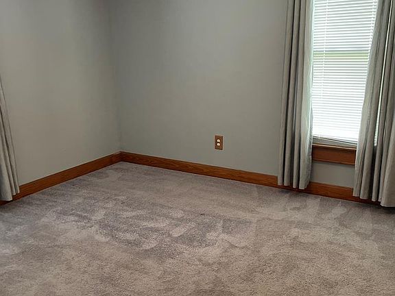 5th image of 810 Sunset Dr