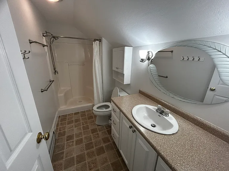 220 Greenview Dr — Photo 11
