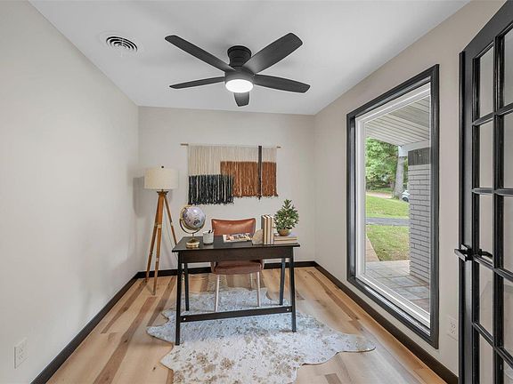 5th image of 1212 Warson Pines Dr