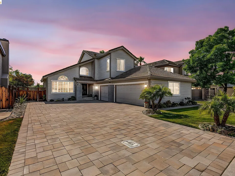 2435 Pinehurst Ct