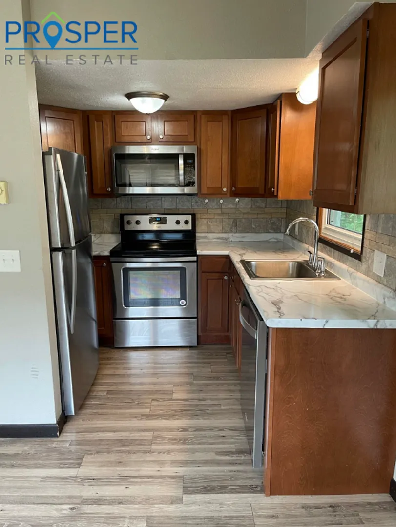 Great 4 Bedroom Close to Water Street. Available June 2027 — Photo 3