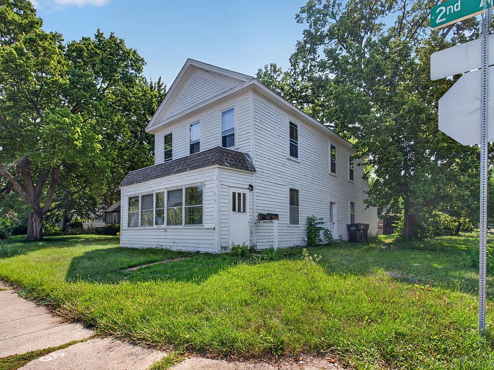 1st image of 602 2nd Ave E