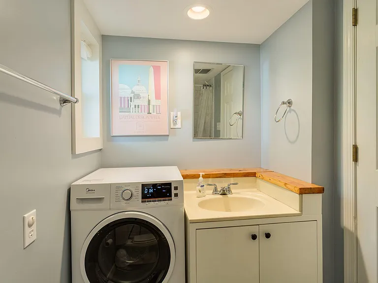 939 Henry Ave #D — Photo 3