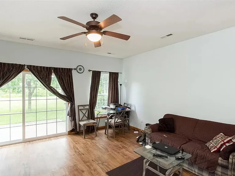 73 Primrose Ct — Photo 2