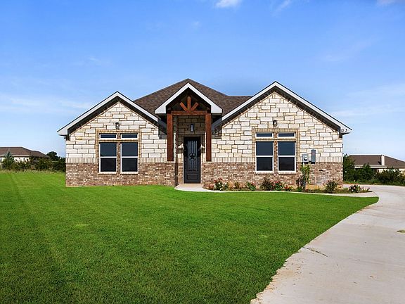 3rd image of 1013 Magnolia Ct