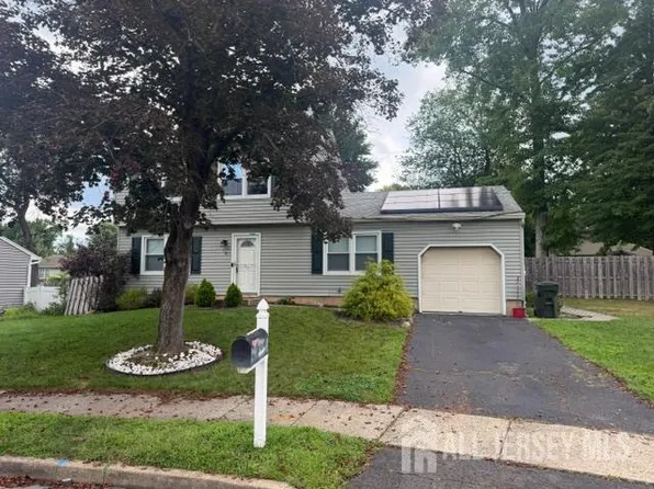 16 Wakefield Dr, Edison, NJ 08820