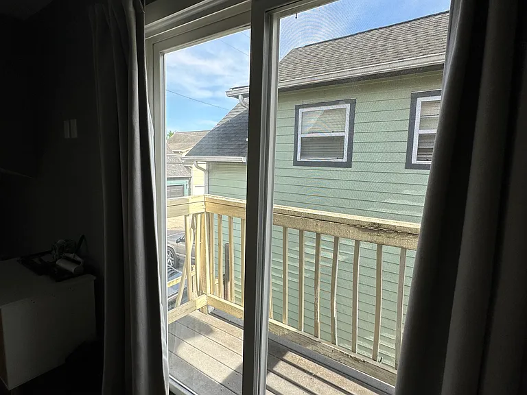 2043 Broadway St — Photo 15