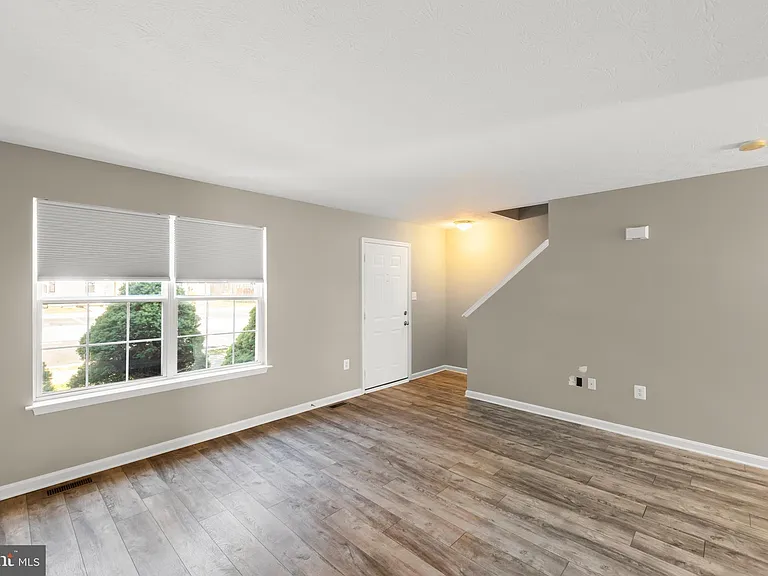 174 Equestrian Dr — Photo 2