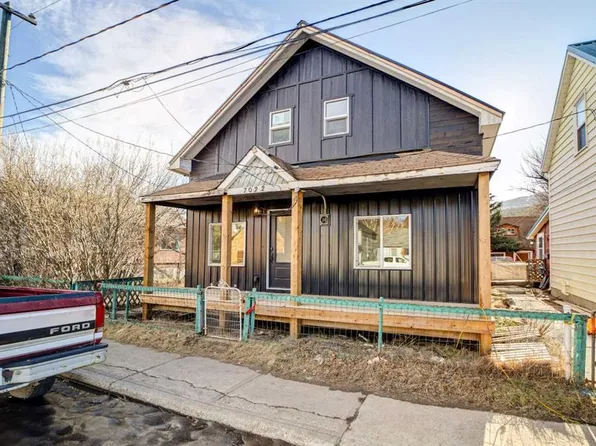 7022 N 17th Ave, Crowsnest Pass, AB T0K 0M0