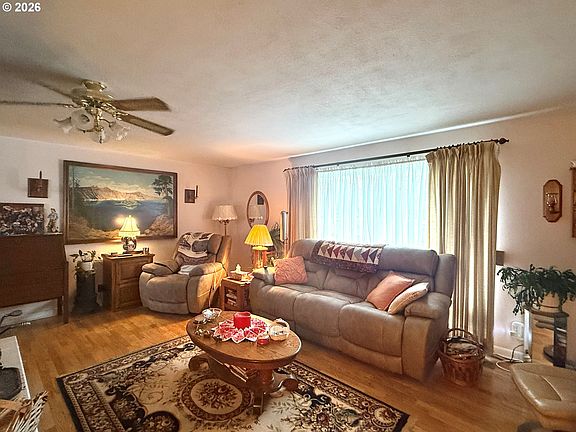 3rd image of 126 Woodlane Dr