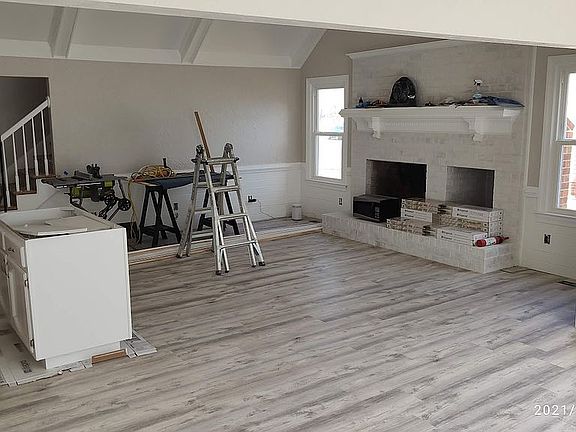 3rd image of 323 Barcelona Dr