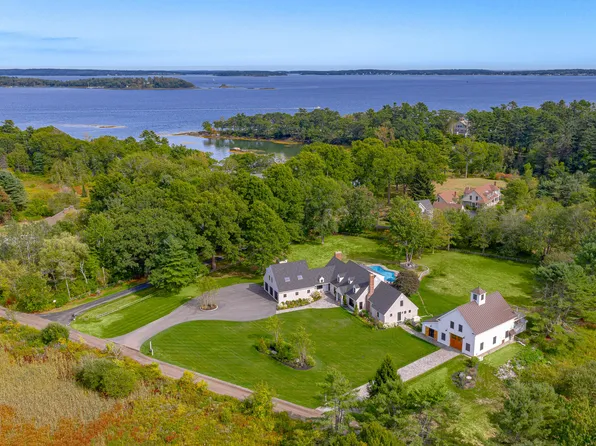 10 Elm Drive, Falmouth, ME 04105