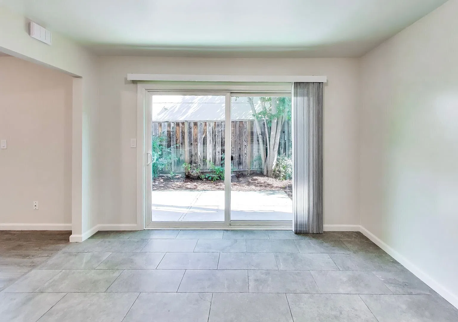 3 Bed 2 Bath w/ 2 Car Garage - Redwood City Gem! — Photo 4
