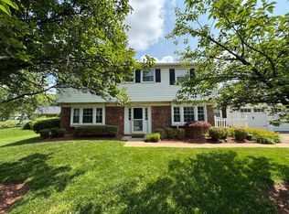 4141 Point Hollow Ln, Fairfax, VA 22033
