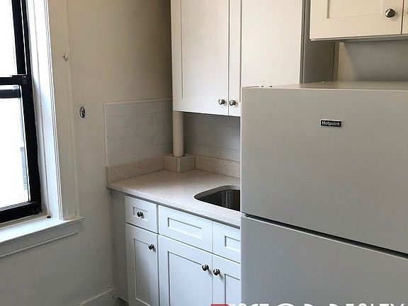4th image of 3306 34th Ave APT 2D